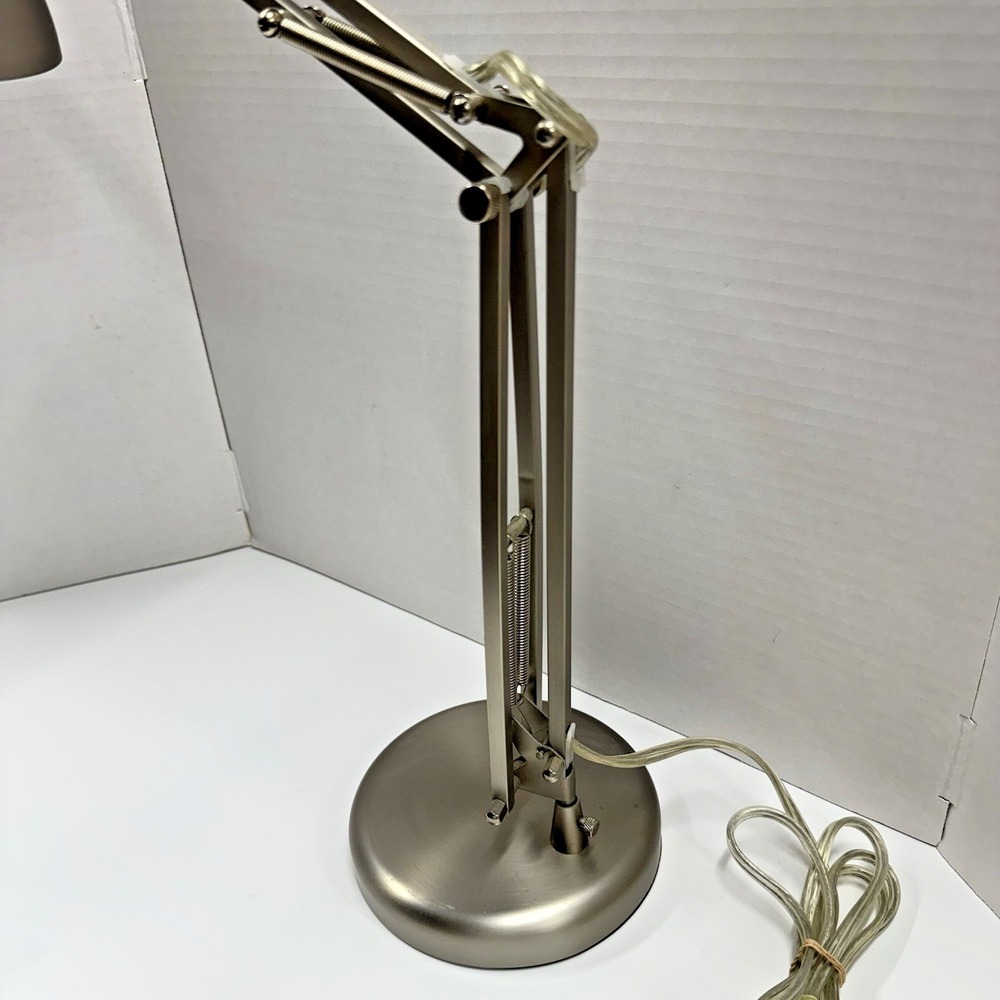 Silver Metal Desk Lamp Pixar Style Adjustable Neck Tested Works - Picture 3 of 6